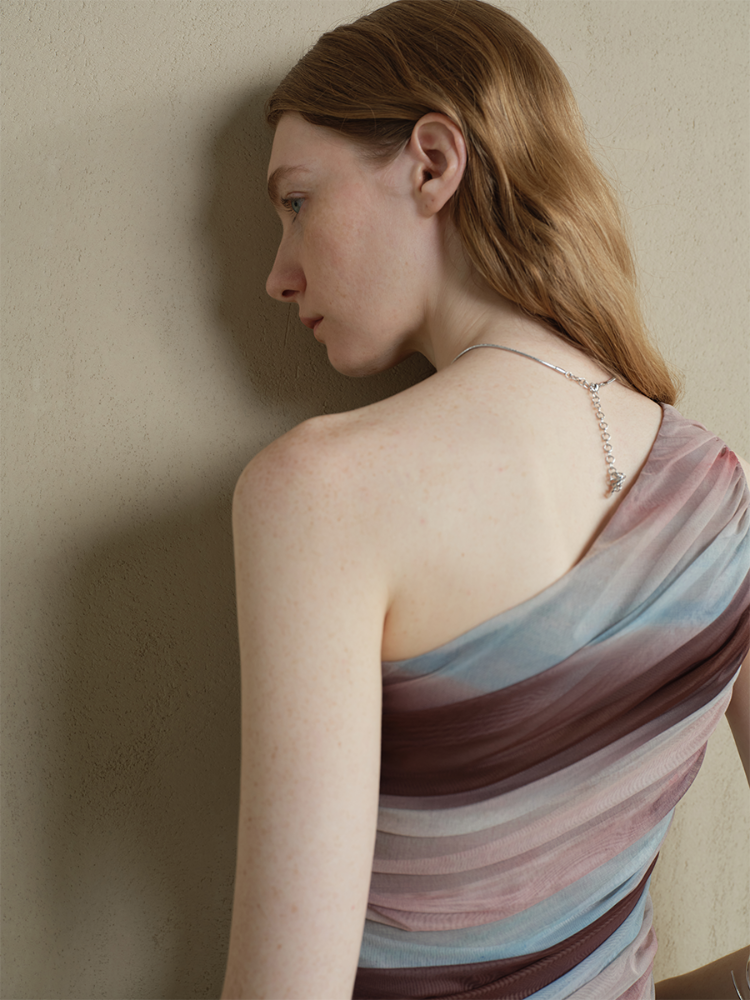 Top asymétrique en tulle glacier